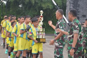 Sekolah Sepak Bola Rakasa Muda Resimen Arhandud 2/SSM Menangkan Turnamen Sepak Bola Macan Asia