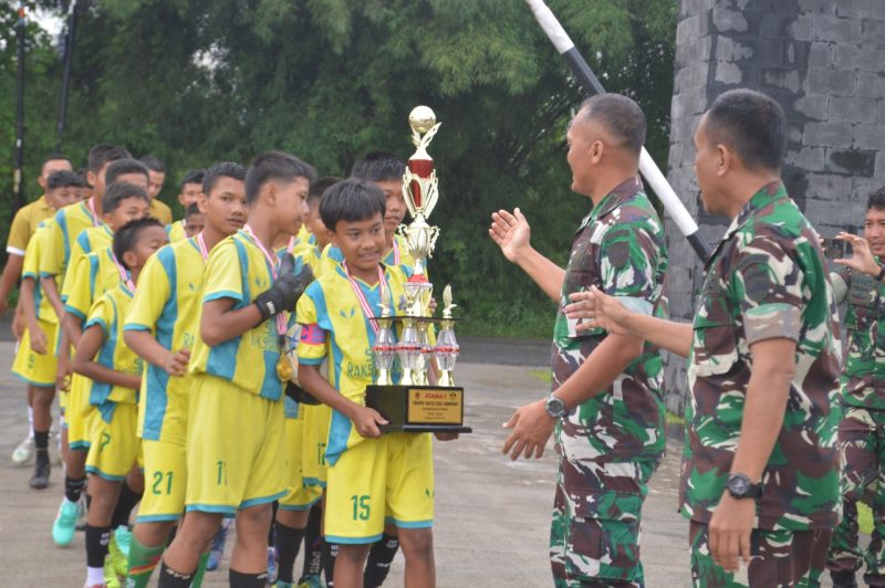 Sekolah Sepak Bola Rakasa Muda Resimen Arhandud 2/SSM Menangkan Turnamen Sepak Bola Macan Asia